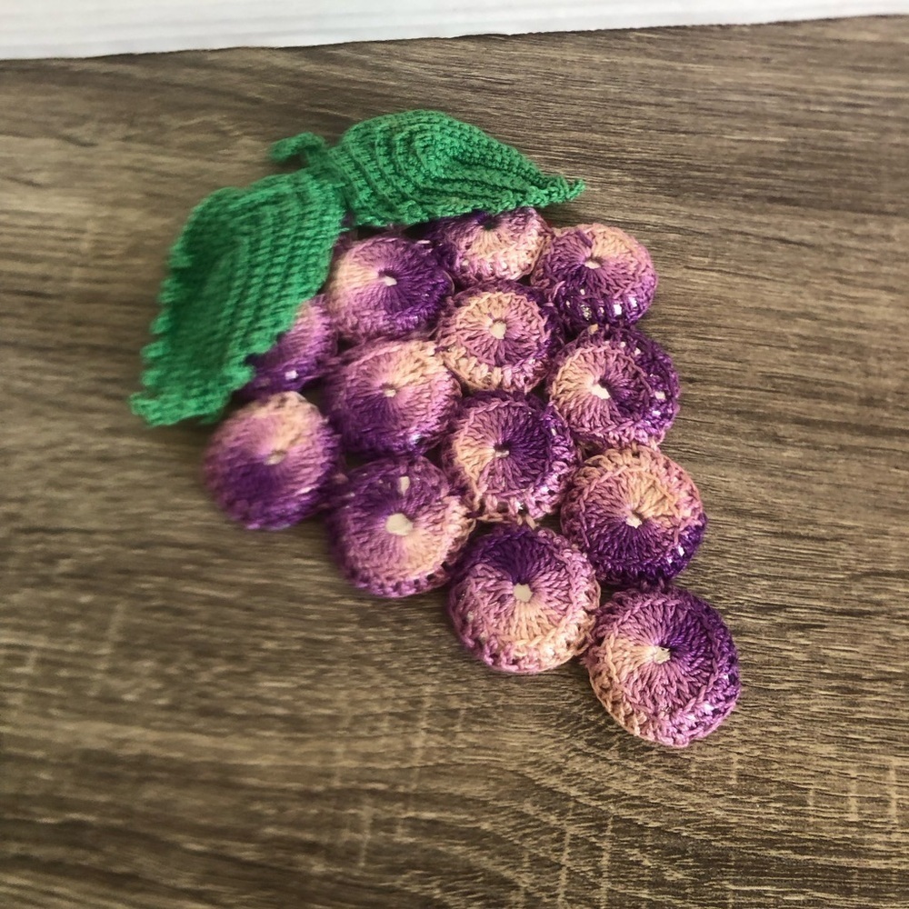 Vtg Handmade Crochet Grapes Trivet - Picture 4 of 10